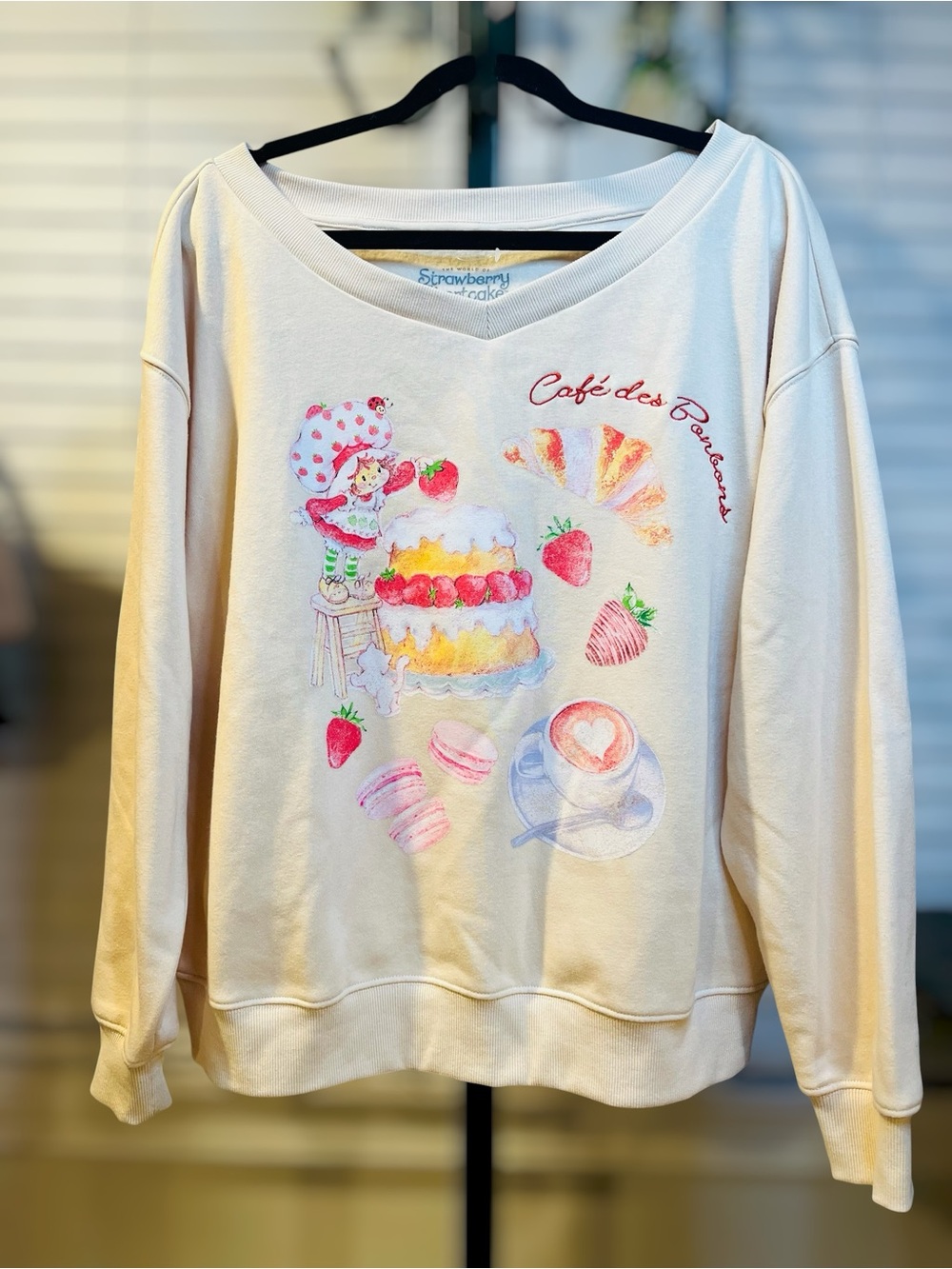 Strawberry Shortcake Café Des Bonbons Graphic Cream Sweatshirt Sz M